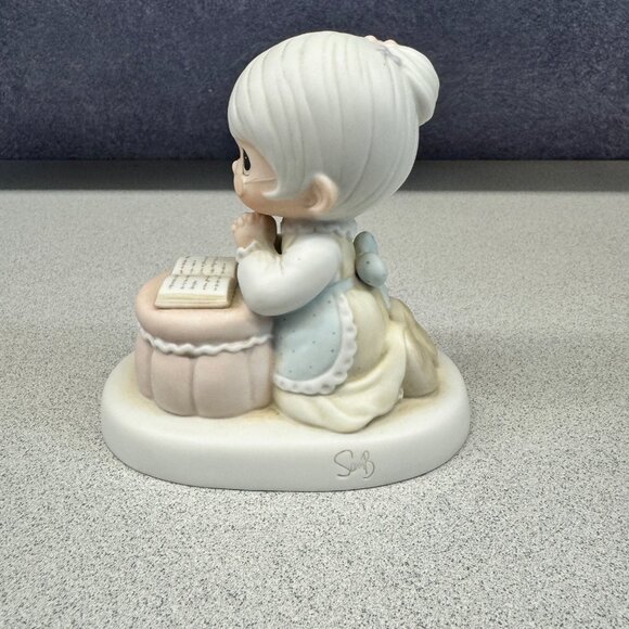 Precious Moments Figurine "Grandma's Prayer" 1986 Collectors Club Special Editio - Picture 2 of 5